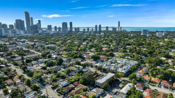 Stuarts, 920 SW 9th St #B, Miami, Florida 33130, image 2