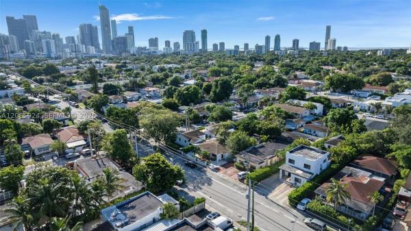 Stuarts, 920 SW 9th St #B, Miami, Florida 33130, image 3