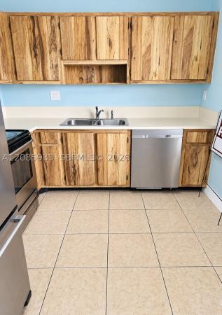 Lake Island, 401 NW 43rd St, Deerfield Beach, Florida 33064, image 2