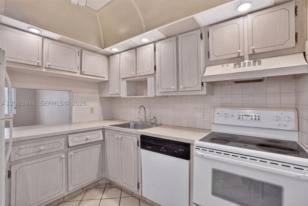 Oriole Golf & Tennis Club 1, 7807 Golf Circle Dr #104, Margate, Florida 33063, image 2