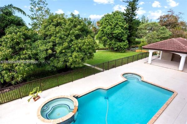 19420 W Saint Andrews Dr, Hialeah, Florida 33015, image 3
