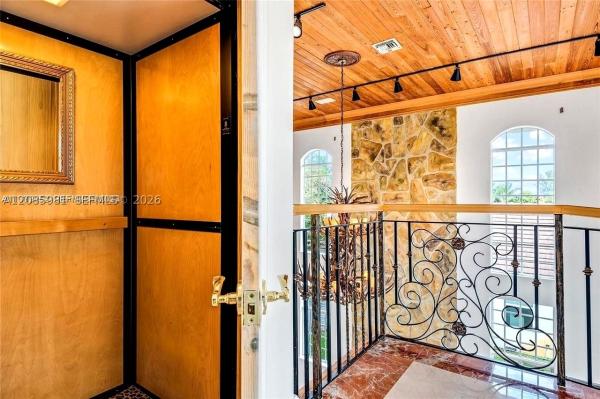 19420 W Saint Andrews Dr, Hialeah, Florida 33015, image 1