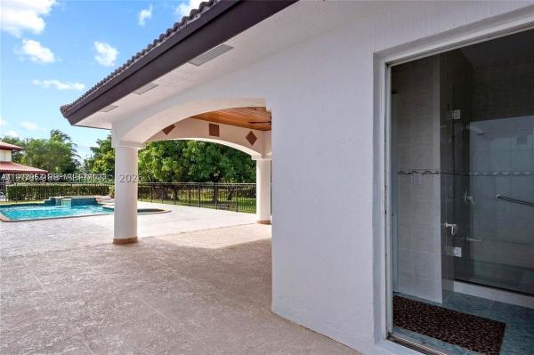 19420 W Saint Andrews Dr, Hialeah, Florida 33015, image 1