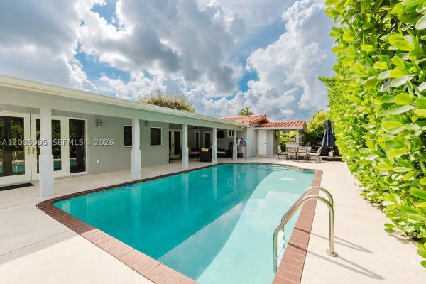 1732 SW 103rd Pl, Unincorporated Dade County, Florida 33165, image 3