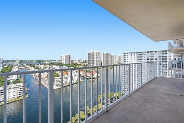 Winston Towers 700, 290 174th St #2104, Sunny Isles Beach, Florida 33160, image 2