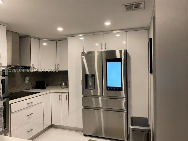Venetia, 555 NE 15th St #12-J, Miami, Florida 33132, image 3