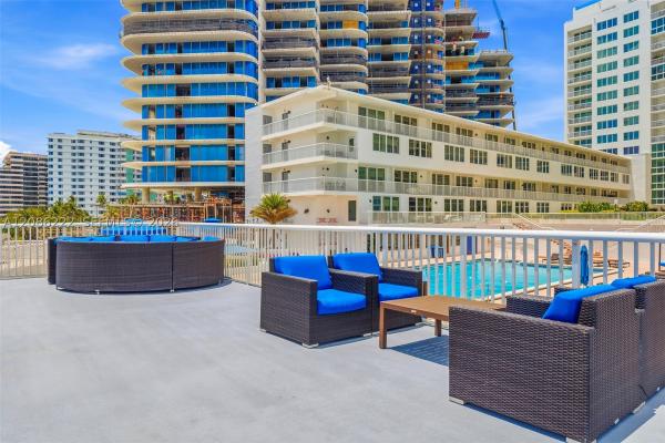 The Carriage House, 5401 Collins Ave #108, Miami Beach, Florida 33140, image 3