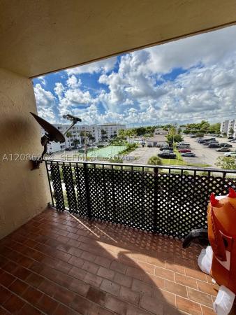 8095 NW 8th St #402, Unincorporated Dade County, Florida 33126, image 3