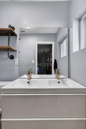 North Andrews Terrace, 5317 NE 5th Ave, Oakland Park, Florida 33334, image 1