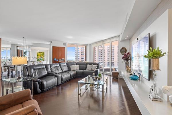 The Gables Club, 60 Edgewater Dr #9D, Coral Gables, Florida 33133, image 2