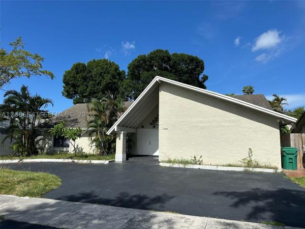 20605 NE 9th Ct, Unincorporated Dade County, Florida 33179, image 2