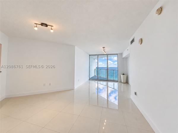 La Perla, 16699 Collins Ave #1610, Sunny Isles Beach, Florida 33160, image 3