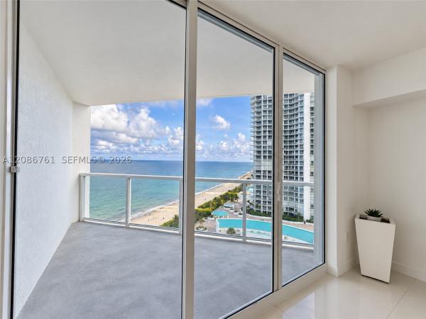 La Perla, 16699 Collins Ave #1610, Sunny Isles Beach, Florida 33160, image 1