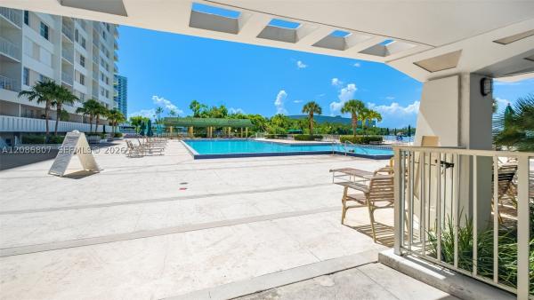 Arlen House West, 500 Bayview Dr #1420, Sunny Isles Beach, Florida 33160, image 2