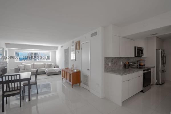 Octagon Towers, 1881 Washington Ave #11D, Miami Beach, Florida 33139, image 3