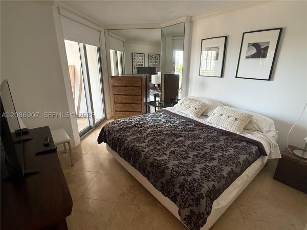Oceanside Plaza, 5555 Collins Ave #7Z, Miami Beach, Florida 33140, image 2