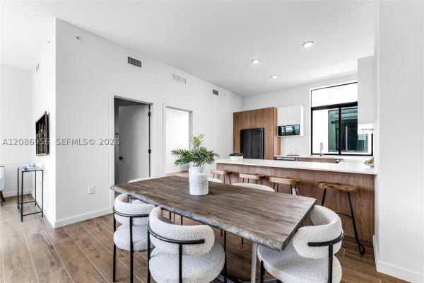 Lemon City Whites, 501 NE 61st St, Miami, Florida 33137, image 3