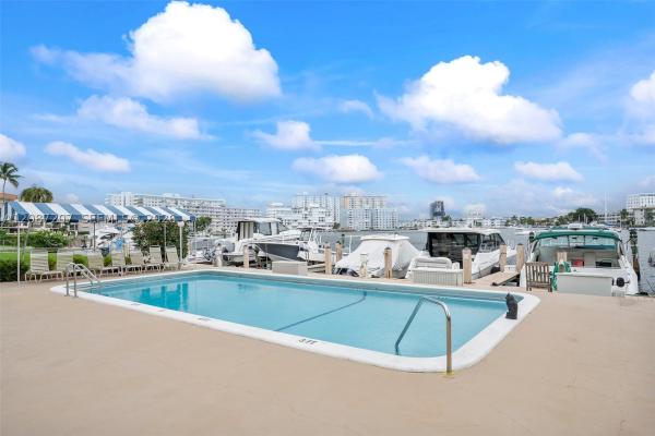 Golden Isles Towers, 126 Golden Isles Dr #34A, Hallandale Beach, Florida 33009, image 2