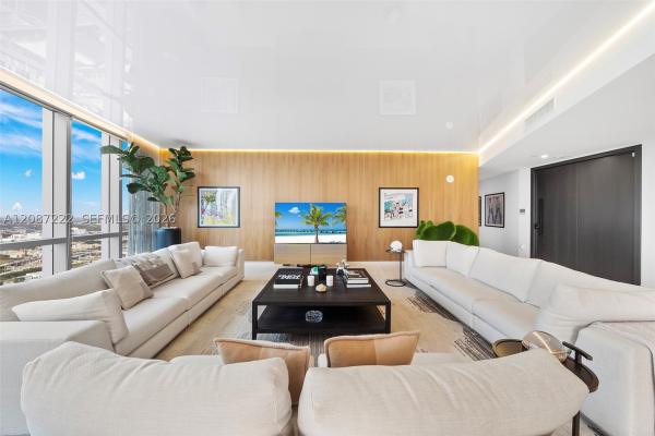 Paramount Miami Worldcenter, 851 NE 1st Ave #5312, Miami, Florida 33132, image 3