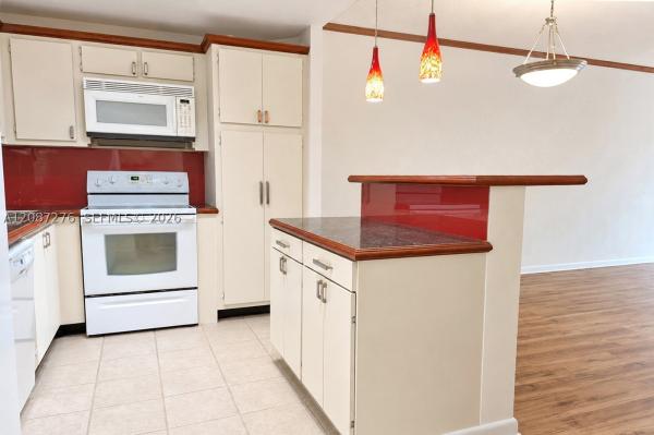Oceanview A, 19390 Collins Ave #204, Sunny Isles Beach, Florida 33160, image 2
