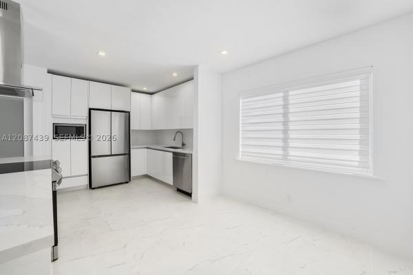 Jane Apartments, 3909 Garden Ave #1, Miami Beach, Florida 33140, image 2