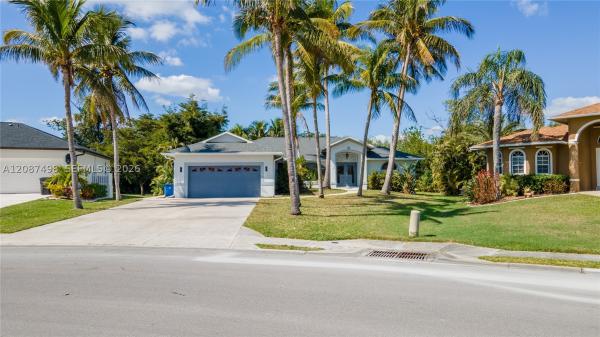 Fernwalk, 8896 Bracken Way, Fort Myers, Florida 33908, image 2