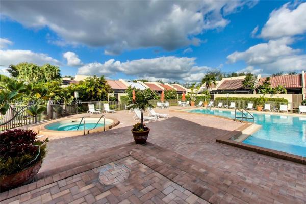 8613 SW 79th Pl, Unincorporated Dade County, Florida 33143, image 3