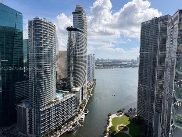 77 SE 5th St #4003, Miami, Florida 33131, image 3