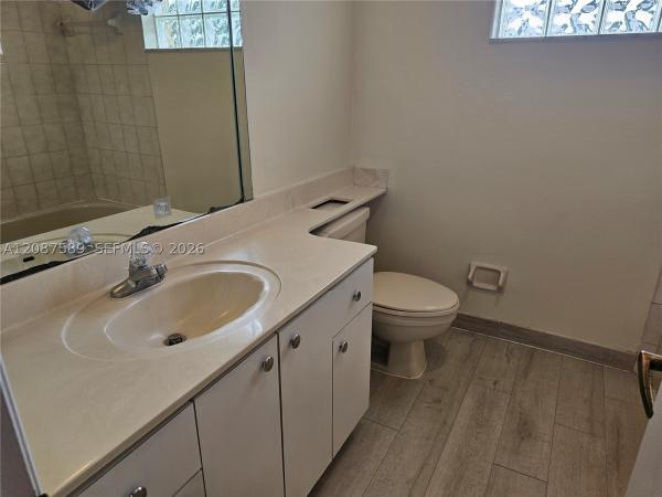 19403 NW 82nd Pl, Hialeah, Florida 33015, image 2