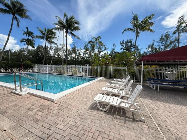 Eastern Shores White House, 3660 NE 166th St #212, North Miami Beach, Florida 33160, image 2