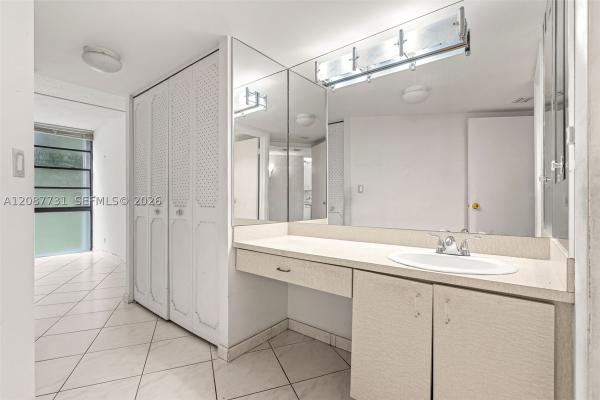 Bravura, 3301 N Country Club Dr #208, Aventura, Florida 33180, image 2