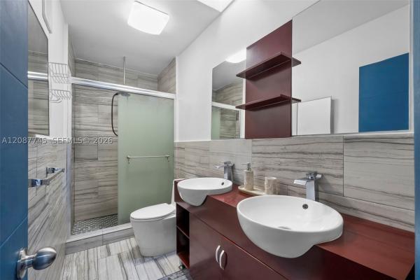 Pinetree Manor, 2858 Pine Tree Dr #5, Miami Beach, Florida 33140, image 3