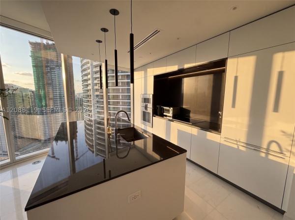 300 Biscayne Boulevard Way #4007W, Miami, Florida 33131, image 2