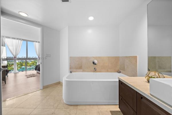 St Tropez On The Bay, 150 Sunny Isles Blvd #1-1004, Sunny Isles Beach, Florida 33160, image 3