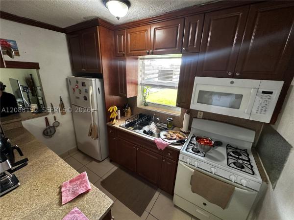 Bella Luna, 1245 W 24th St #126, Hialeah, Florida 33010, image 1