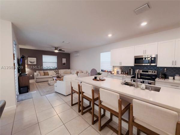 Aquabella, 11014 W 35th Ln, Hialeah, Florida 33018, image 2