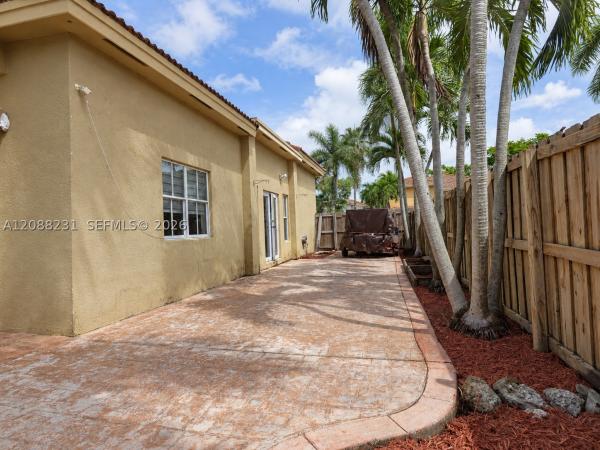 16362 SW 94th St, Unincorporated Dade County, Florida 33196, image 1