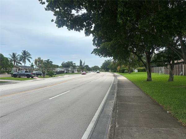 11611 SW 122nd Ave, Unincorporated Dade County, Florida 33186, image 2