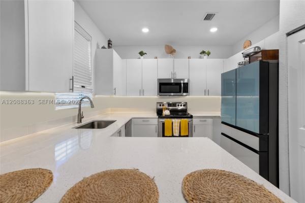 Viewpoint At Vista Lago, 20427 NW 4th Ct, Miami Gardens, Florida 33169, image 2