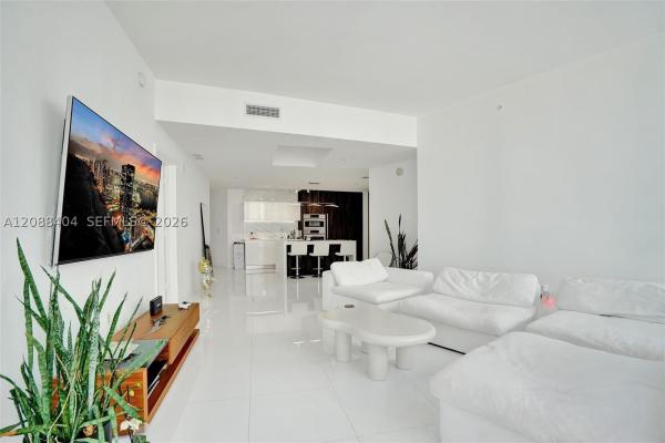 Paramount Miami Worldcenter, 851 NE 1st Ave #1403, Miami, Florida 33132, image 3