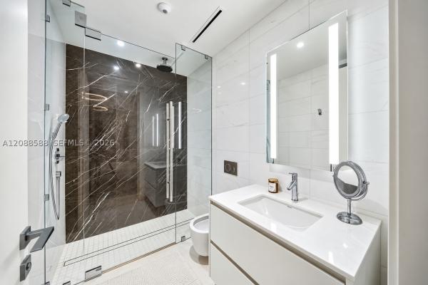 300 Biscayne Boulevard Way #1605W, Miami, Florida 33131, image 1