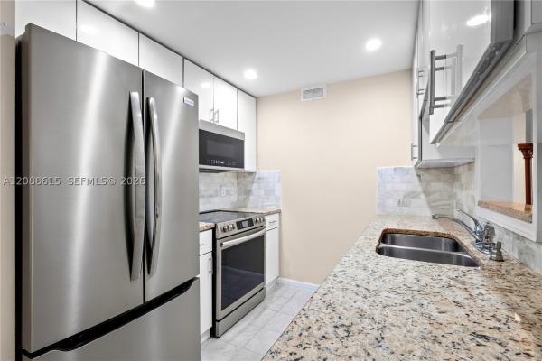 Crystal Lake 960, 960 Crystal Lake Dr #112, Deerfield Beach, Florida 33064, image 1