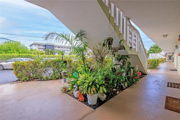 Crystal Lake 960, 960 Crystal Lake Dr #112, Deerfield Beach, Florida 33064, image 2