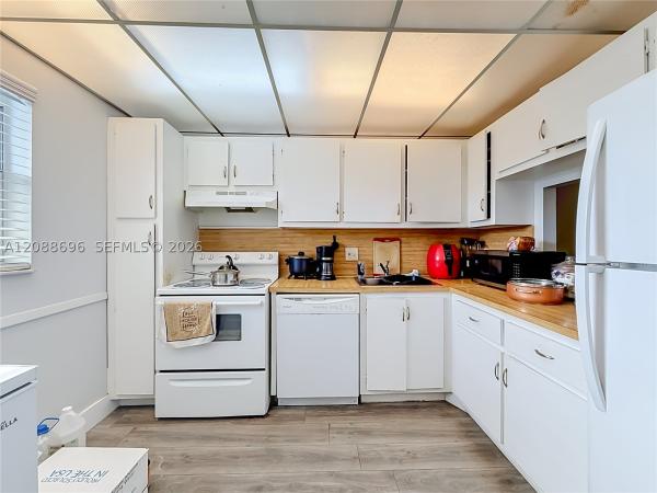 Sands Point, 8390 Sands Point Blvd #209F, Tamarac, Florida 33321, image 2