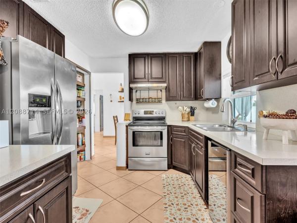 Westview, 8500 NW 7th St, Pembroke Pines, Florida 33024, image 1