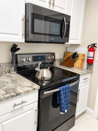 Colonial Manor West, 2424 NE 9th St #105, Fort Lauderdale, Florida 33304, image 2