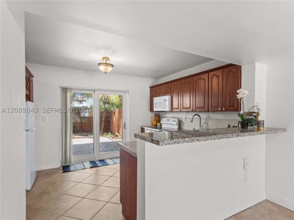 560 NW 82nd Pl #306, Unincorporated Dade County, Florida 33126, image 1