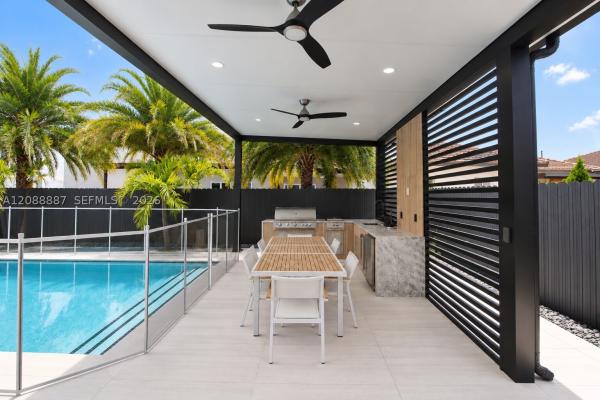 8872 NW 181st St, Hialeah Gardens, Florida 33018, image 1