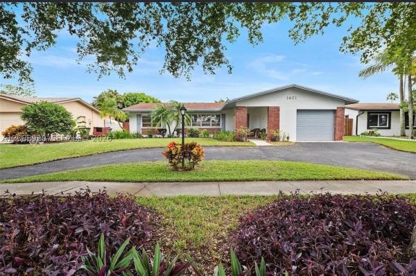 Pembroke Lakes, 1401 NW 122nd Ave, Pembroke Pines, Florida 33026, image 2