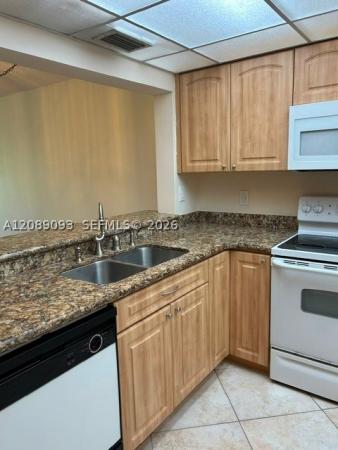 Sabal Palm Of Pine Island Ridge, 1811 Sabal Palm Dr #204, Davie, Florida 33324, image 2